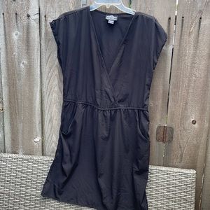 Angie Black V-neck dress with pockets! Sz M